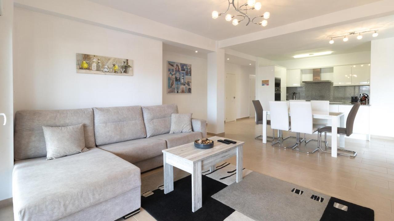 Modern 2 Bedroom Apartment 100 M From The Beach 哈维亚 外观 照片