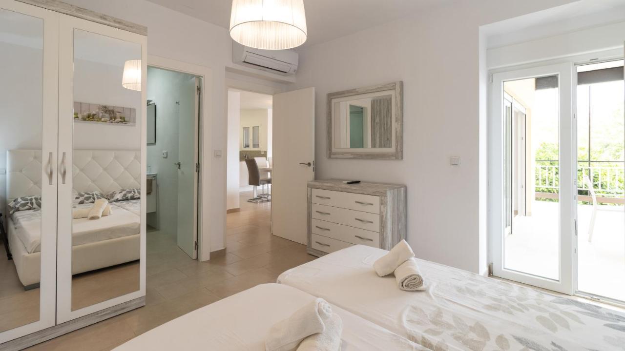 Modern 2 Bedroom Apartment 100 M From The Beach 哈维亚 外观 照片