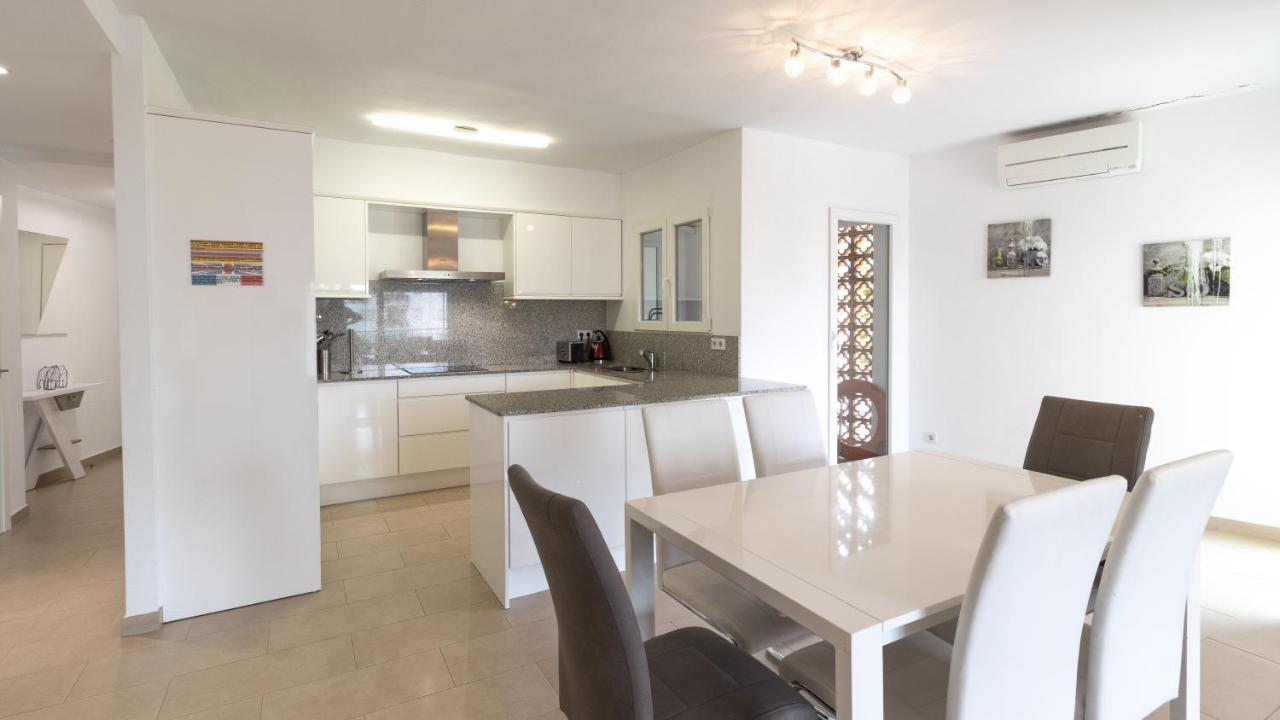 Modern 2 Bedroom Apartment 100 M From The Beach 哈维亚 外观 照片