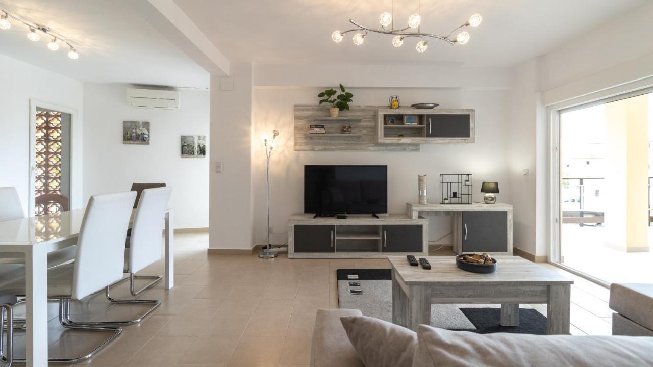 Modern 2 Bedroom Apartment 100 M From The Beach 哈维亚 外观 照片